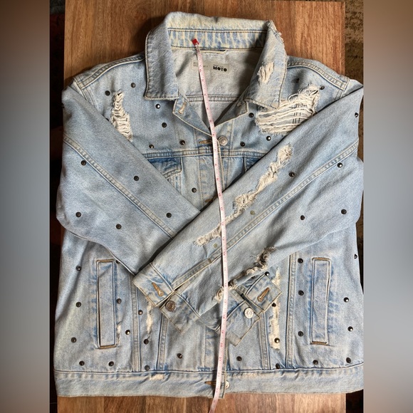 Oversized TOPSHOP Distressed Moto denim Jacket pale blue denim studded US 8 $150 - Picture 12 of 16